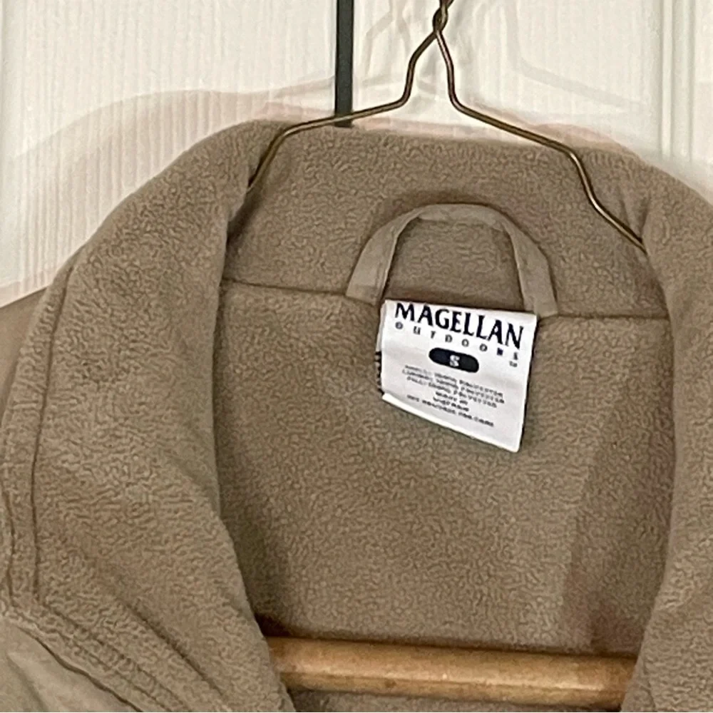 Men's Magellan Outdoors Beige Zipup Jacket - Picture 4 of 5